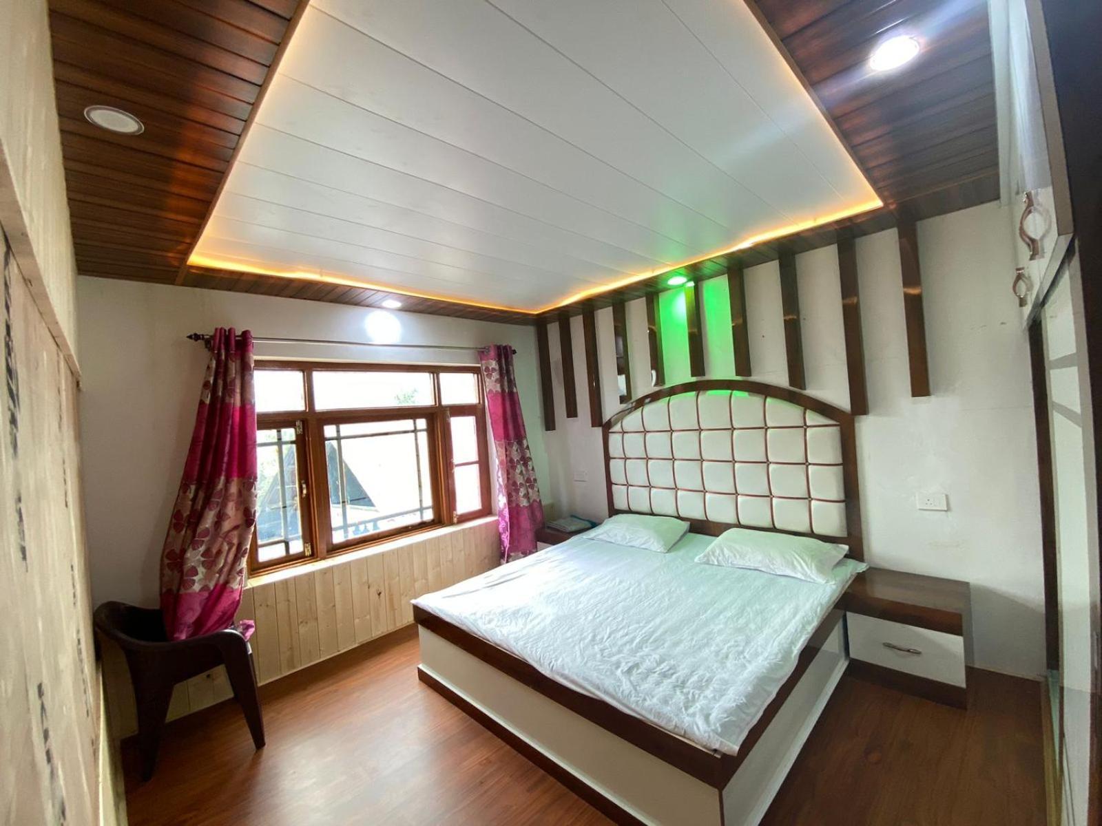 Sheen Homestay Gulmarg Exterior photo