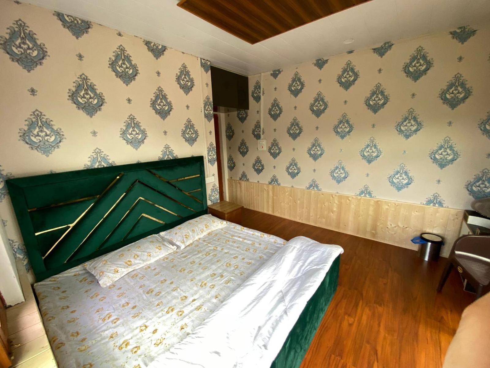 Sheen Homestay Gulmarg Exterior photo